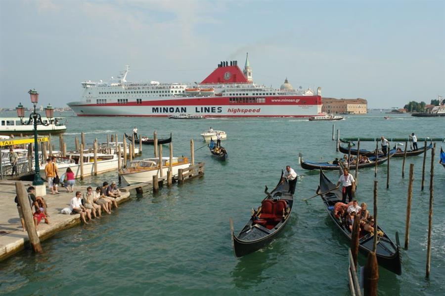 Venedig Kreuzfahrt Schiffe Bild 1500