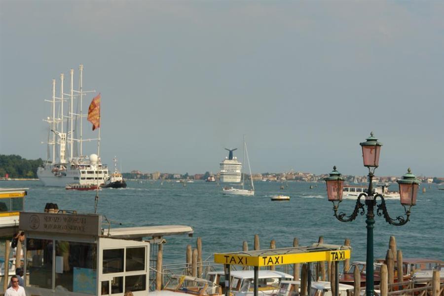 Venedig Kreuzfahrt Schiffe Bild 8700