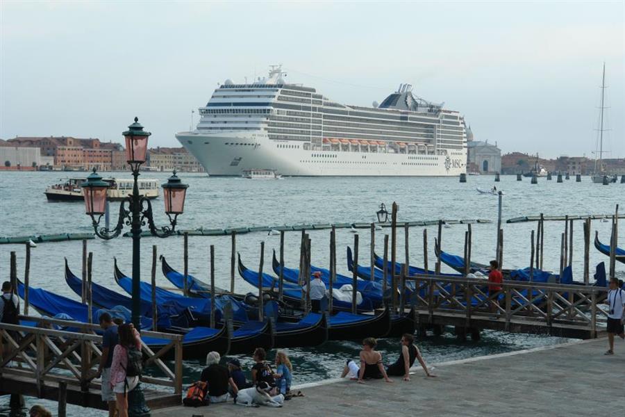 Venedig Kreuzfahrt Schiffe Bild 10000