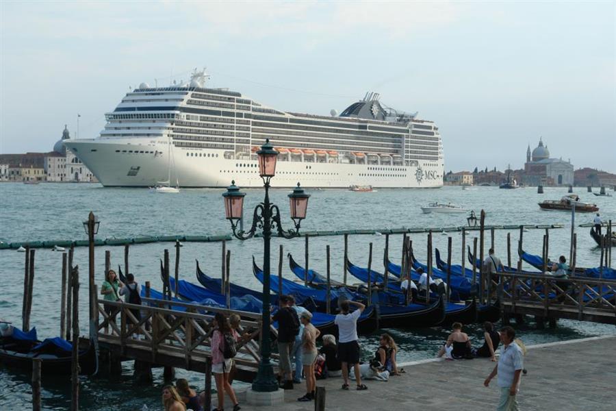 Venedig Kreuzfahrt Schiffe Bild 10100