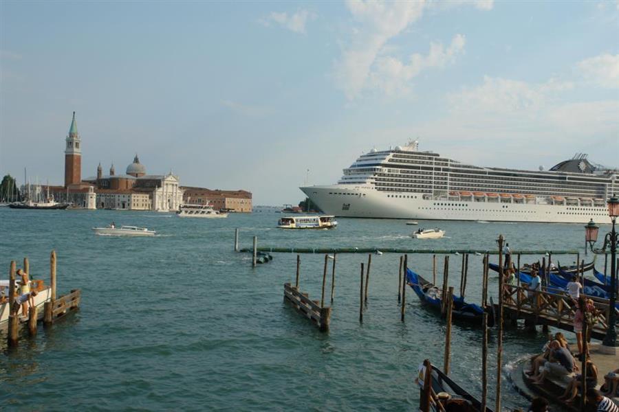 Venedig Kreuzfahrt Schiffe Bild 10400