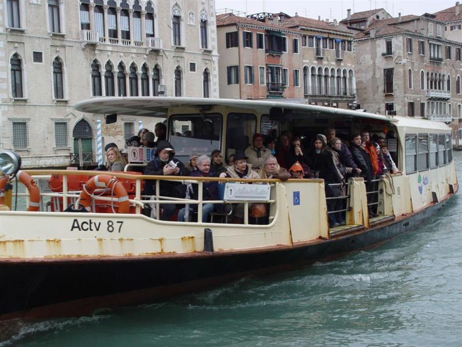 Venedig Vaporetto Bild 2100
