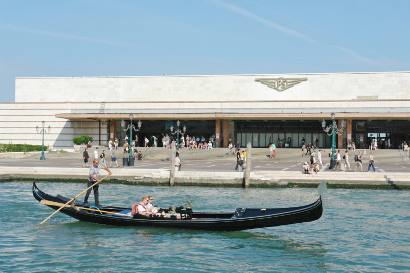 Der Bahnhof Santa Lucia in Venedig