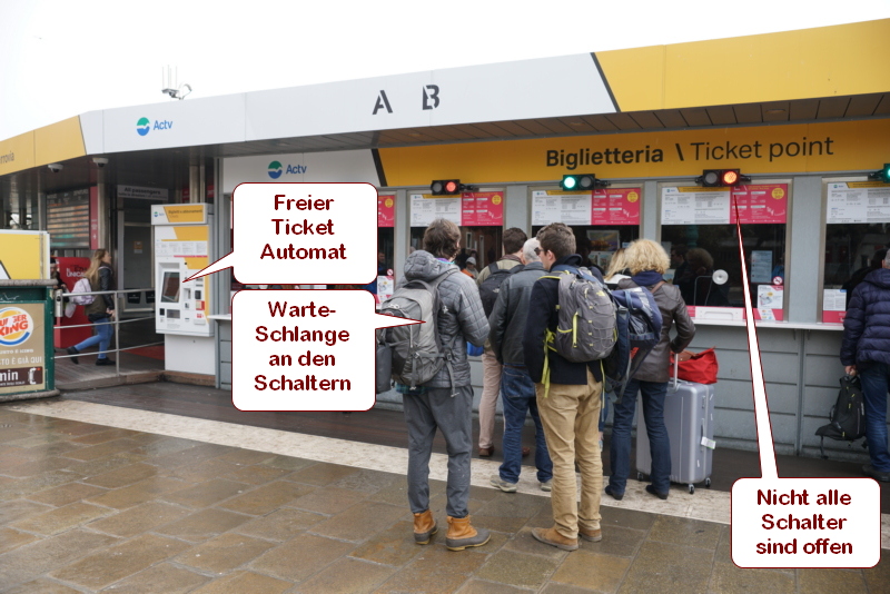 Venedig Warteschlange an der Kasse der ACTV Tickets