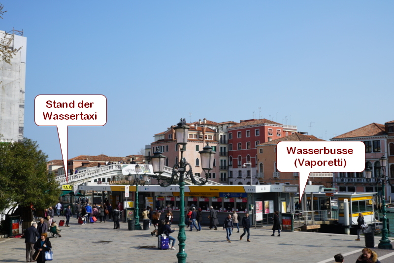 Wassertaxi am Bahnhof in Venedig