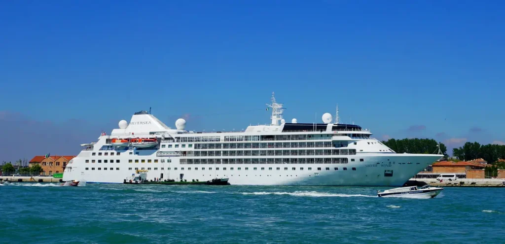 Kreuzfahrtschiff in der Lagune von Venedig ab 2027