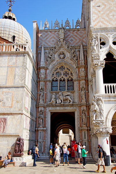 Porta della Carta: Das prächtige Tor des Papiers