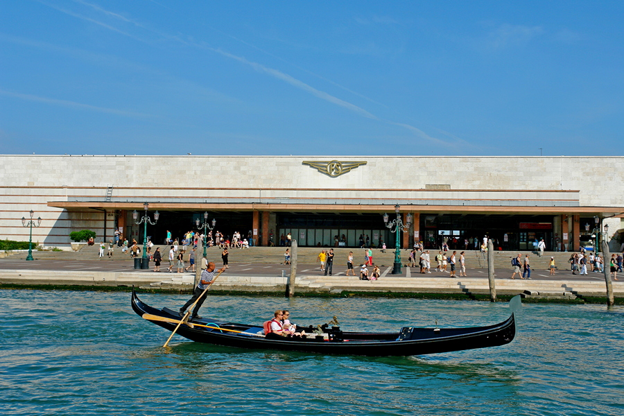 Der Venedig Bahnhof Santa Lucia