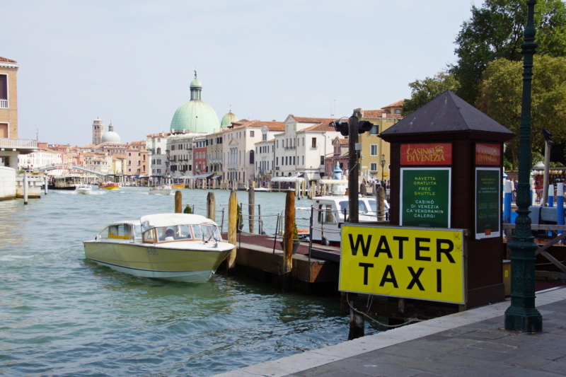 Wassertaxi am Piazzale Roma