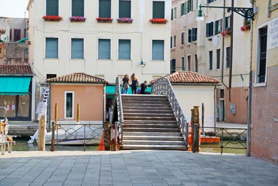 Die beiden Wächterhäuser an der Brücke Nr. 1