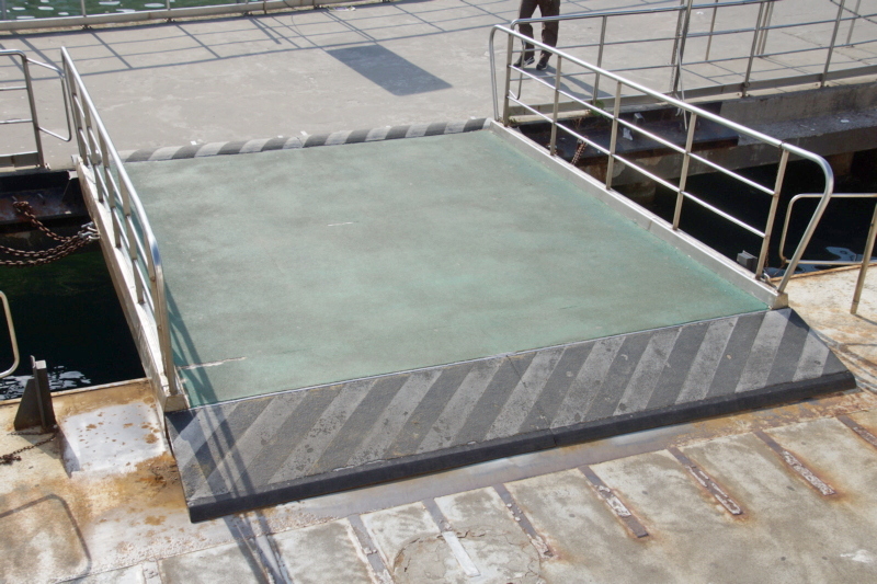 Der Rampen Zugang zum Vaporetto bei Punta Sabbioni.