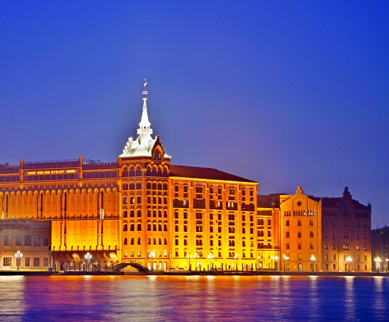 Venedig Molino Stucky zur blauen Stunde vom Zattere Ufer aus fotografiert