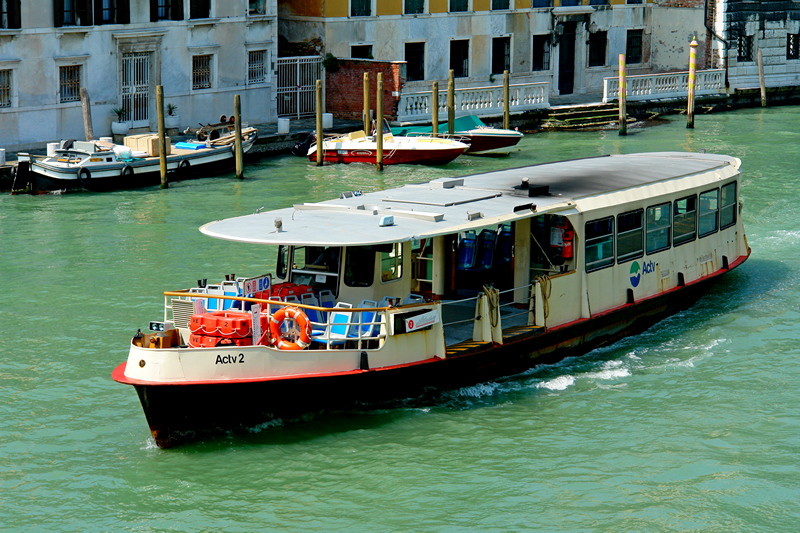 Wasserbus (Vaporetto)