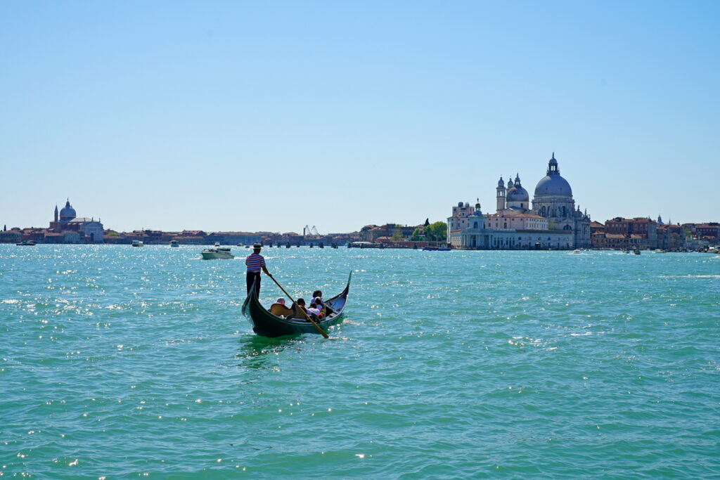 Gemeinsame Gondelfahrten in Venedig